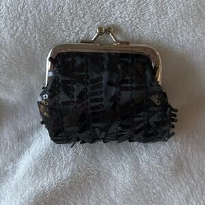 Kiss lock coin wallet black sequins